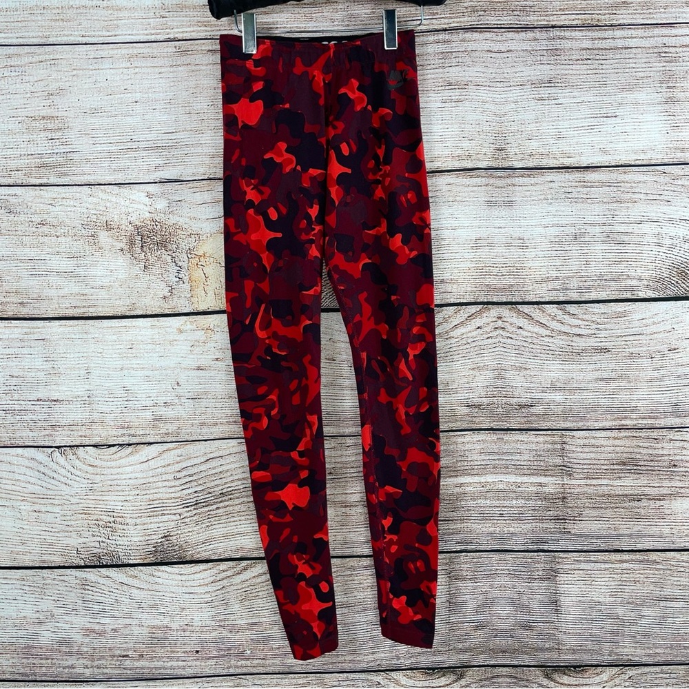 NWOT Nike Red Camo leggings